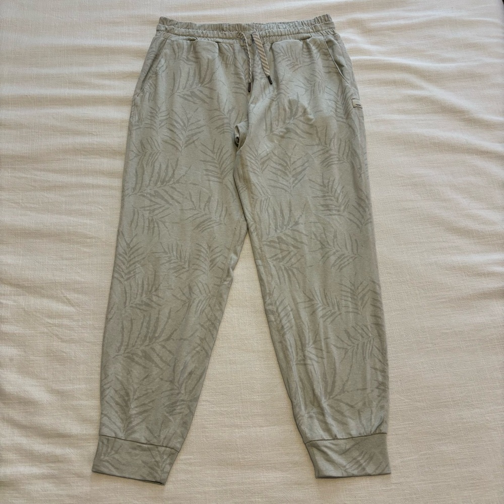 Vuori Women’s Performance Jogger - Palm Leaf Print